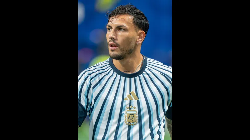 Cầu thủ Argentina với biểu cảm hồn nhiên sau chiến thắng